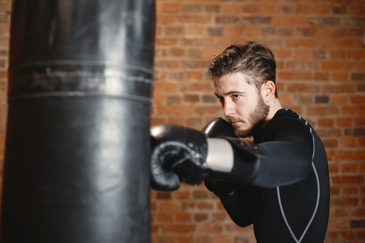 Изберете най-добрите боксови ръкавици за перфектна защита и постижения на ринга